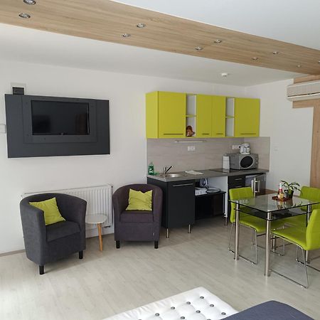 Ujhely Apartmanhaz Siófok Exteriér fotografie