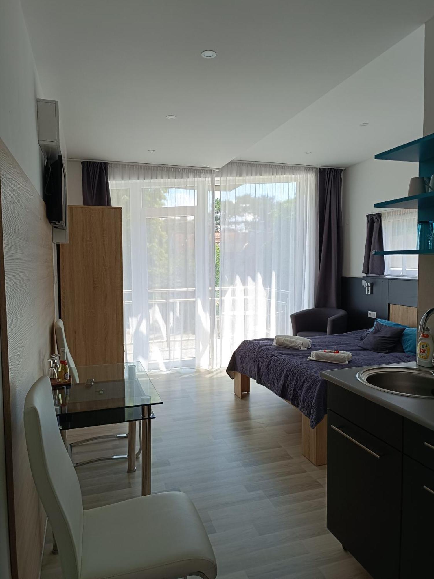 Ujhely Apartmanhaz Siófok Exteriér fotografie