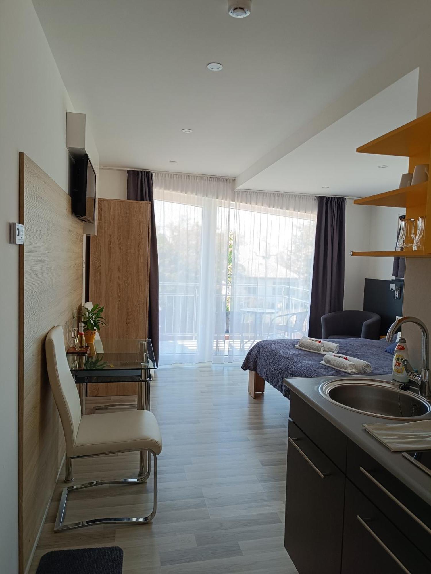 Ujhely Apartmanhaz Siófok Exteriér fotografie