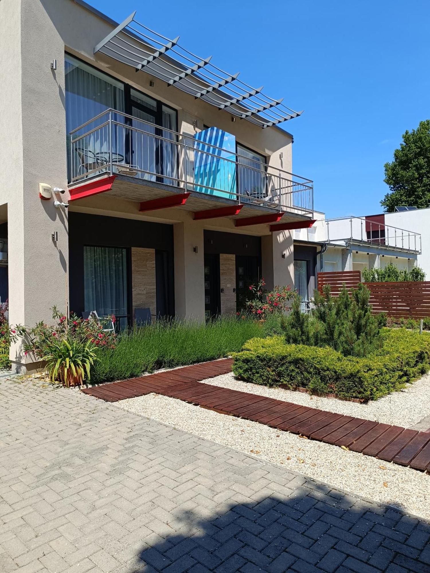 Ujhely Apartmanhaz Siófok Exteriér fotografie