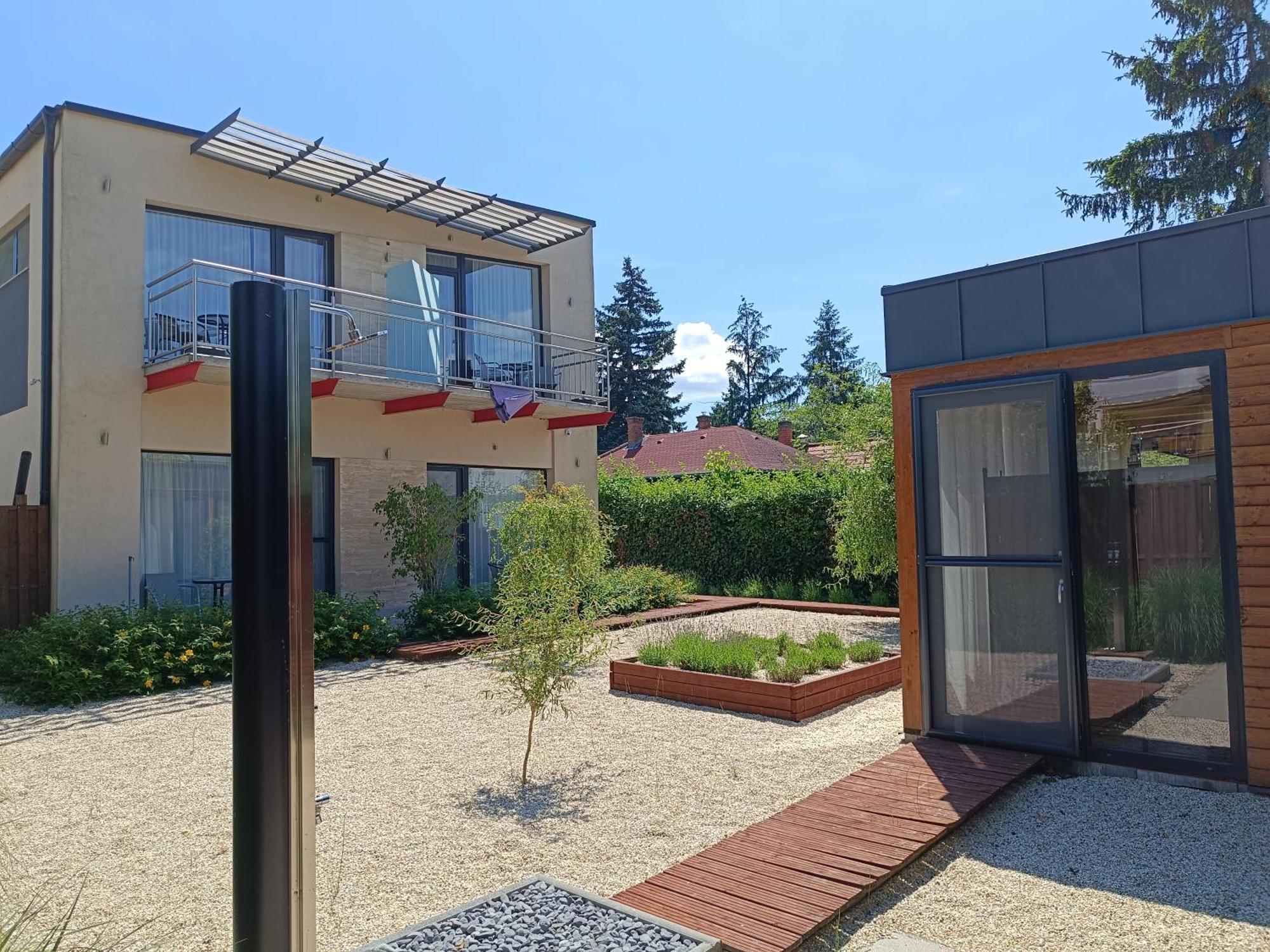 Ujhely Apartmanhaz Siófok Exteriér fotografie